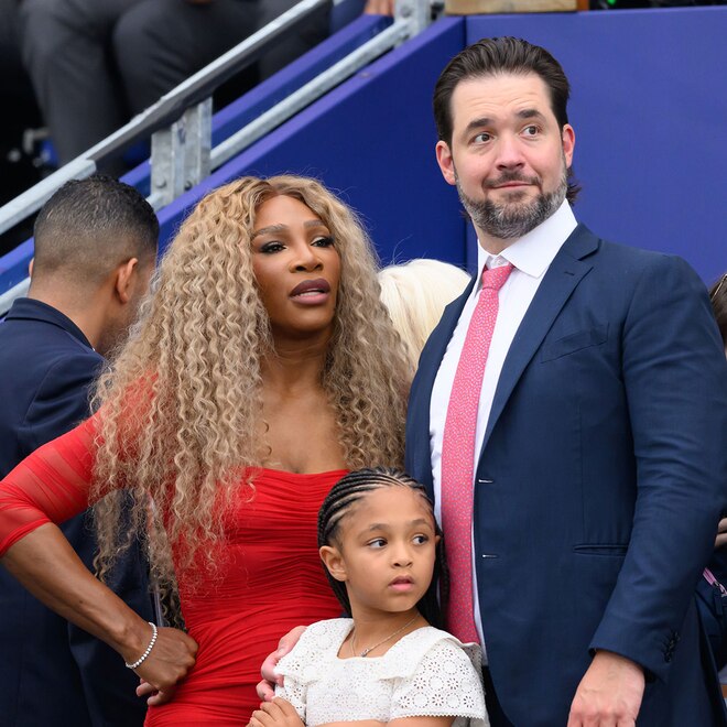 Serena Williams' Hubby Alexis Ohanian Aces "Umbrella Holder" Role Serena Williams' Hubby Alexis Ohanian Aces